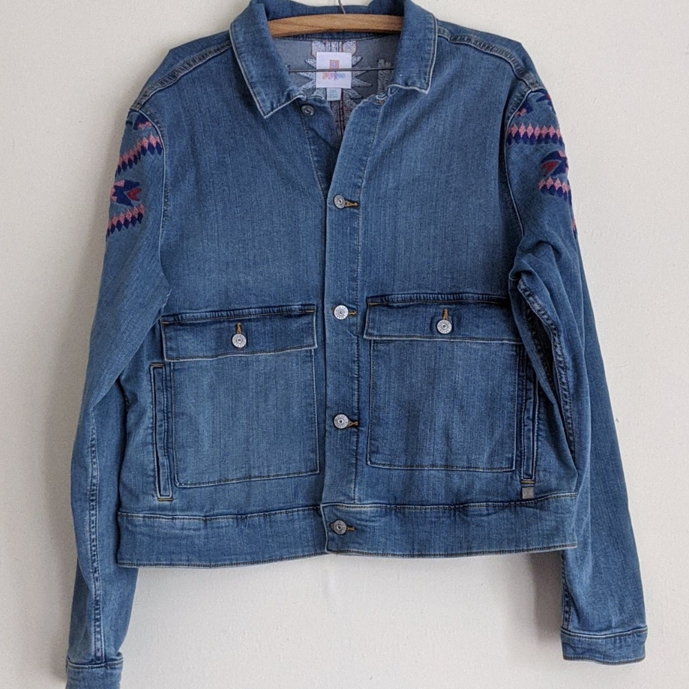 Light Wash Boho Denim Plus Size LulaRoe Jacket 💙